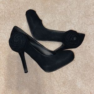 Classy Black Heels with rose detailing!!